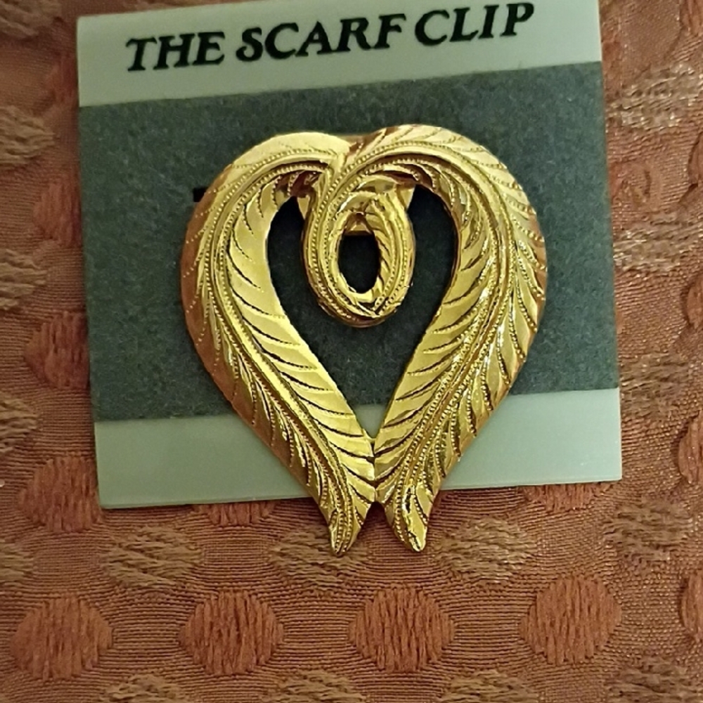Elegant Gold Heart Scarf Clip